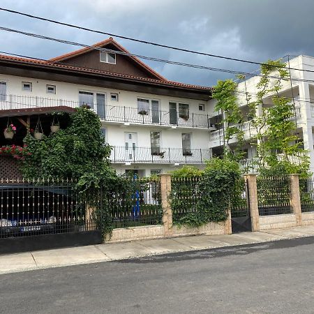 Hotel Casa Ciobi Două Mai Zewnętrze zdjęcie