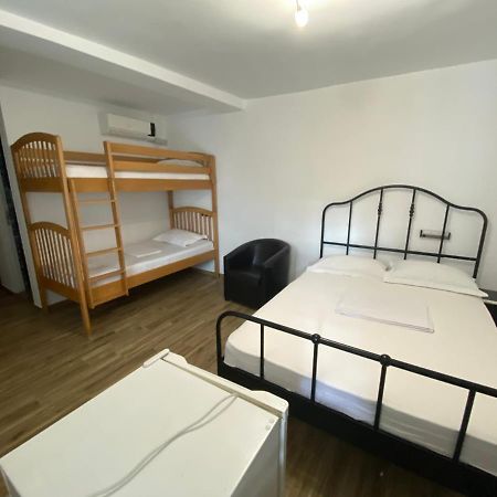 Hotel Casa Ciobi Două Mai Zewnętrze zdjęcie