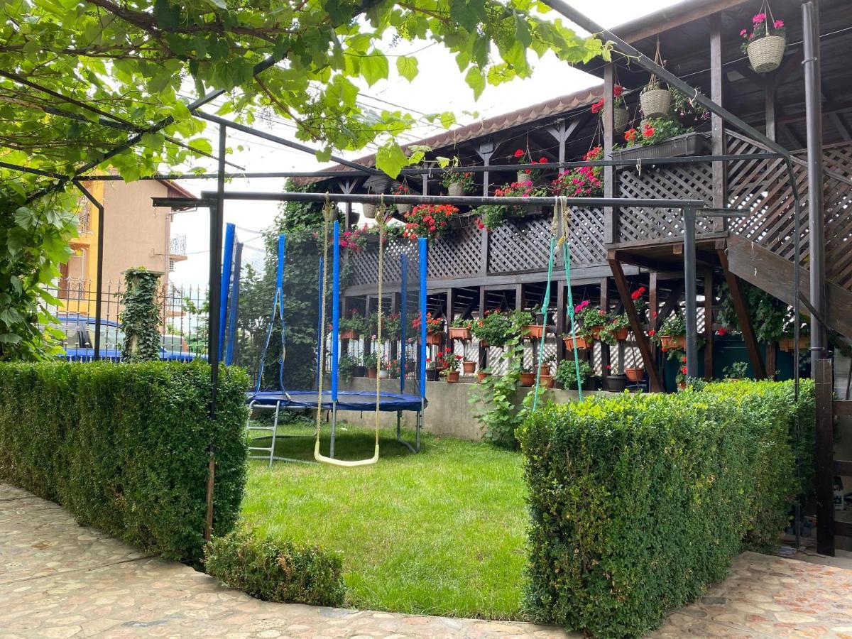 Hotel Casa Ciobi Două Mai Zewnętrze zdjęcie