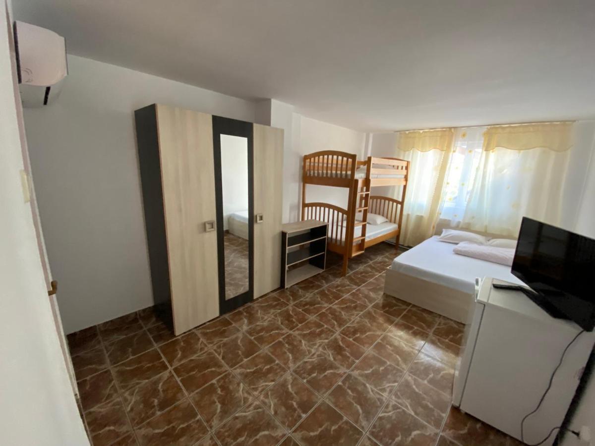 Hotel Casa Ciobi Două Mai Zewnętrze zdjęcie