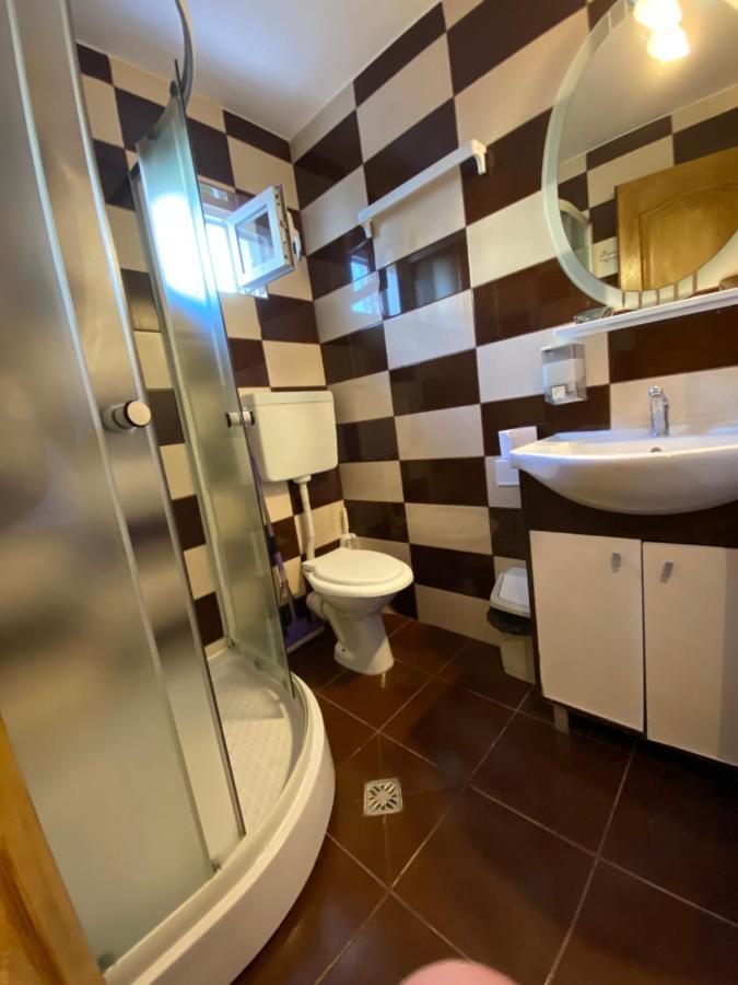 Hotel Casa Ciobi Două Mai Zewnętrze zdjęcie