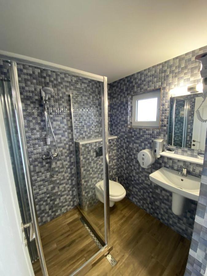 Hotel Casa Ciobi Două Mai Zewnętrze zdjęcie