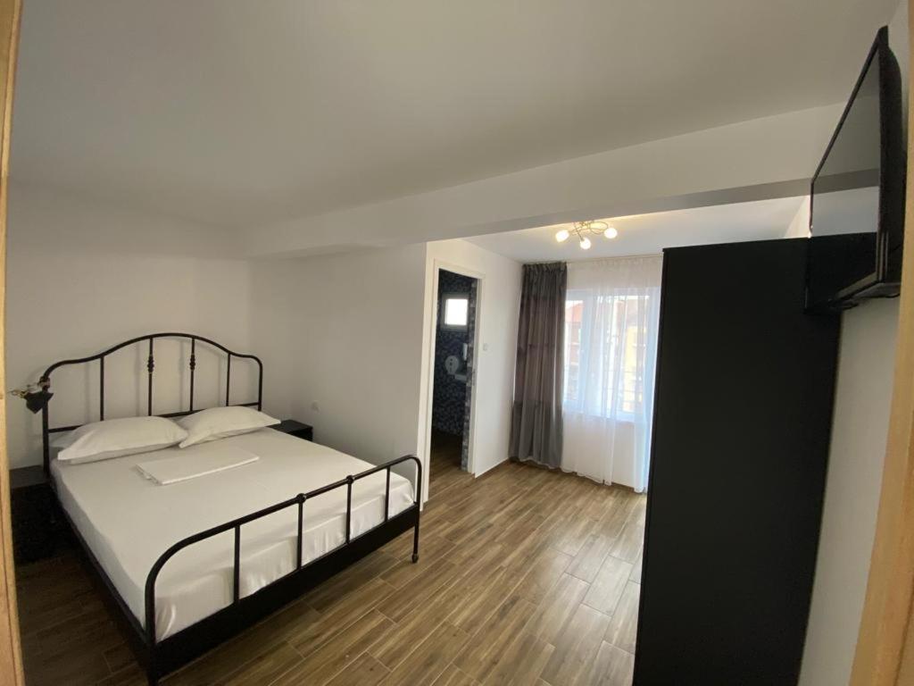 Hotel Casa Ciobi Două Mai Zewnętrze zdjęcie