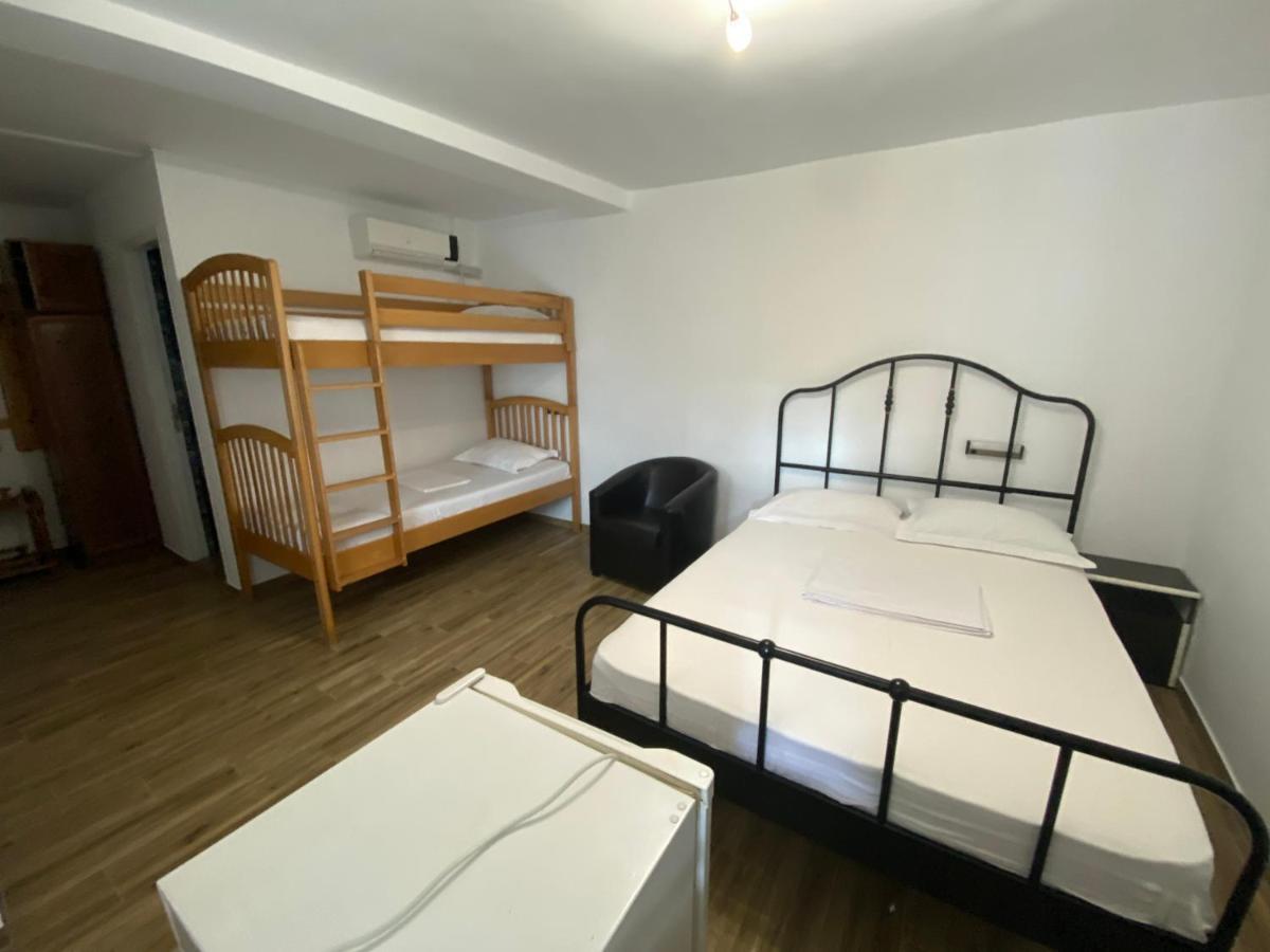 Hotel Casa Ciobi Două Mai Zewnętrze zdjęcie