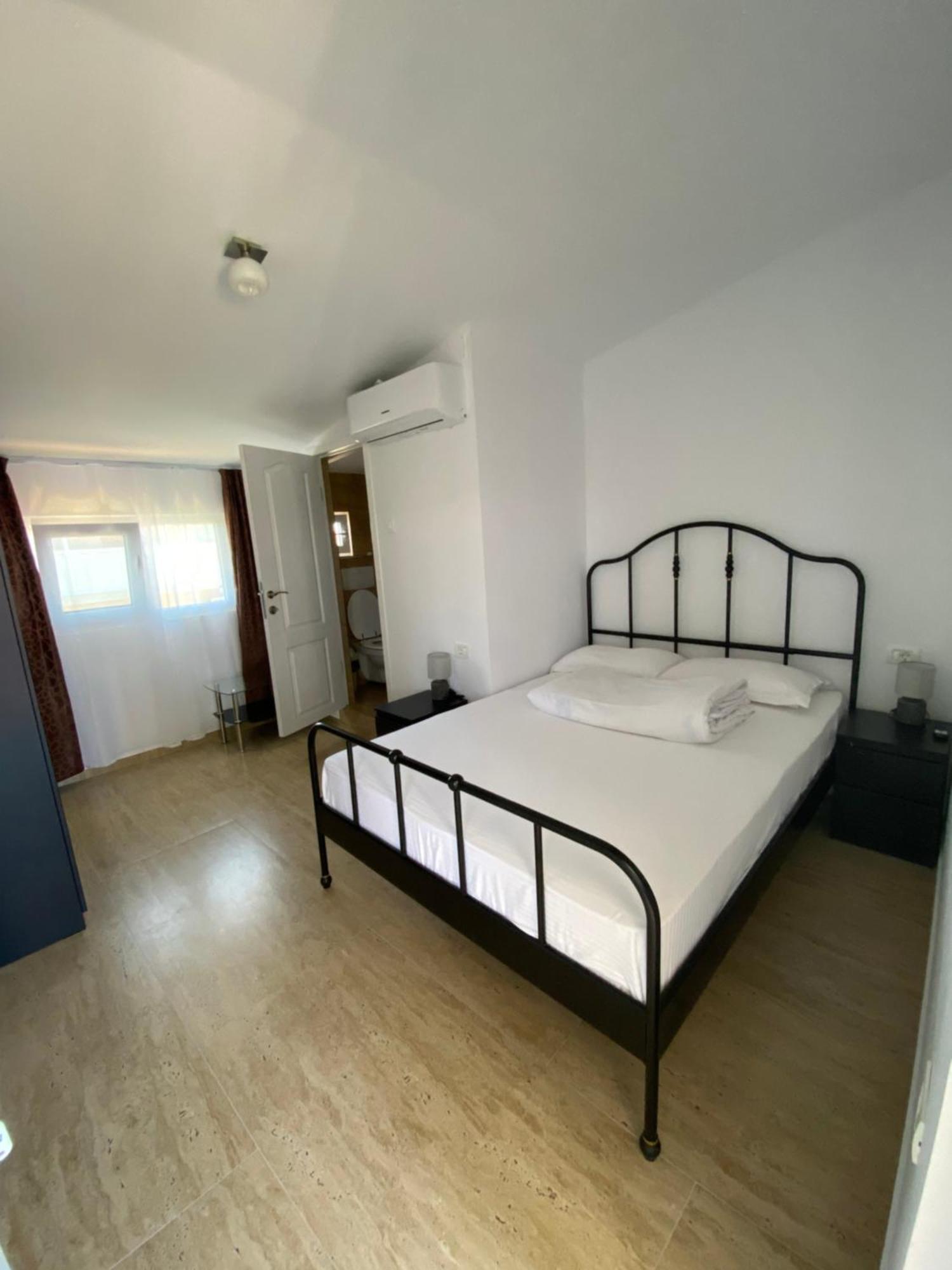 Hotel Casa Ciobi Două Mai Zewnętrze zdjęcie