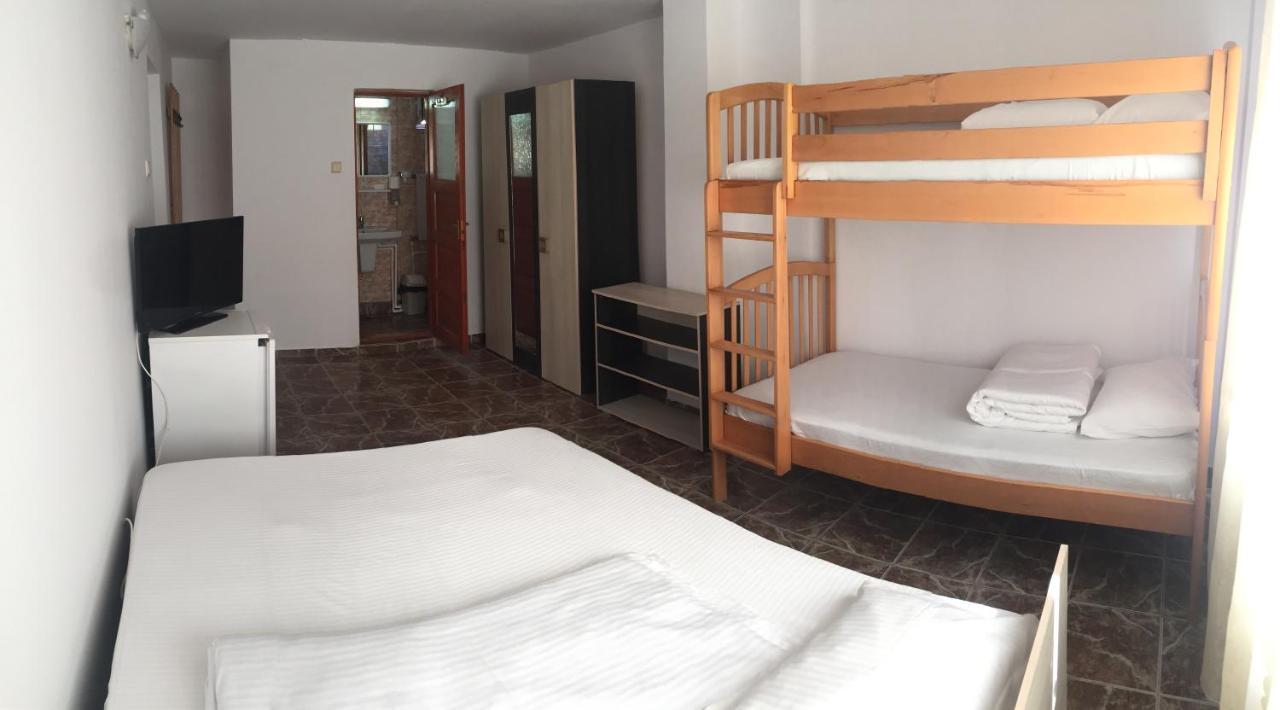 Hotel Casa Ciobi Două Mai Zewnętrze zdjęcie