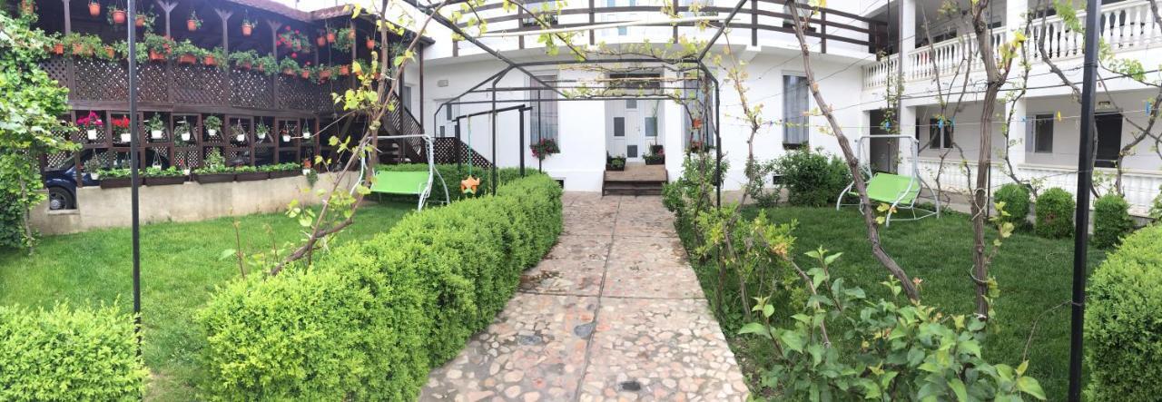 Hotel Casa Ciobi Două Mai Zewnętrze zdjęcie