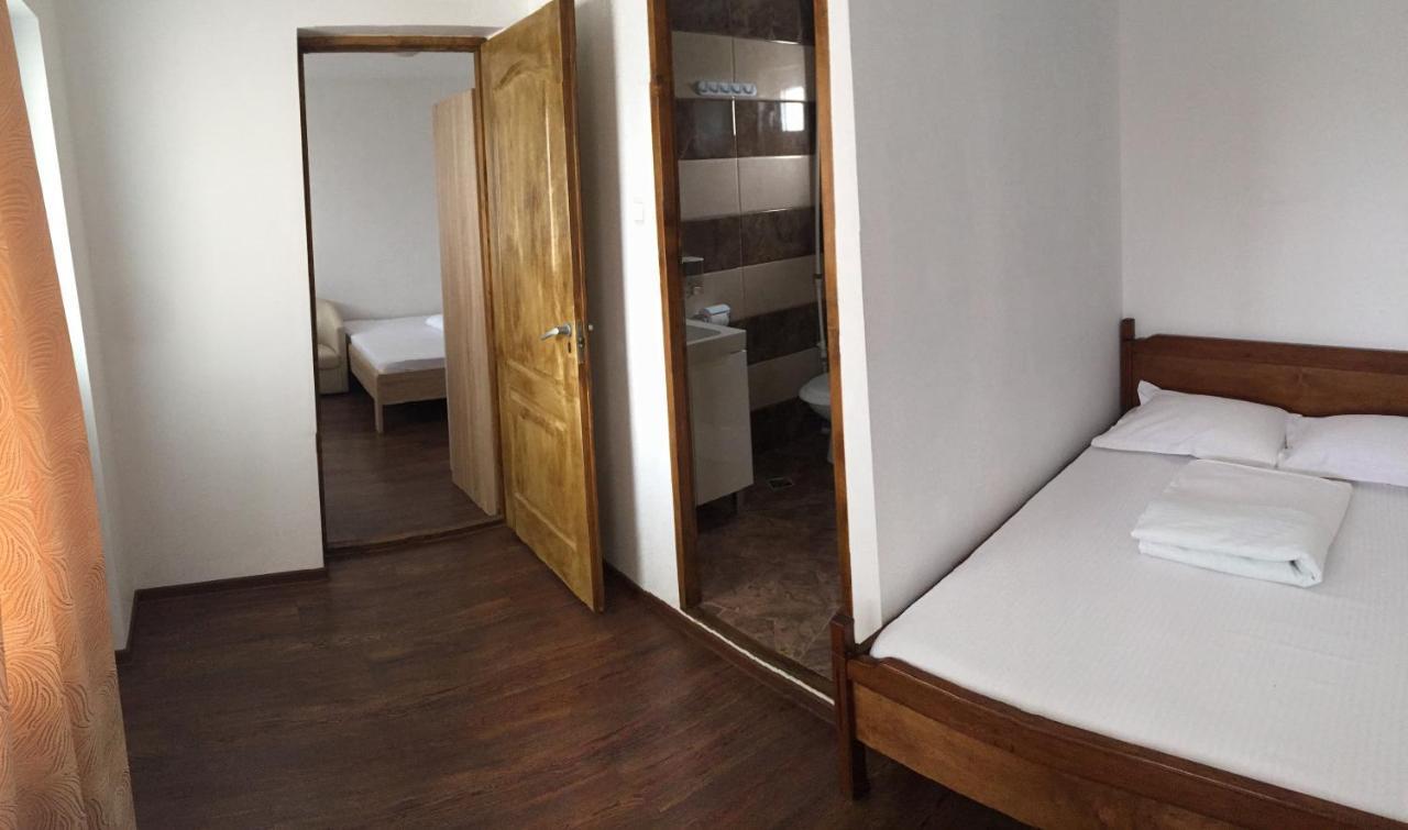 Hotel Casa Ciobi Două Mai Zewnętrze zdjęcie